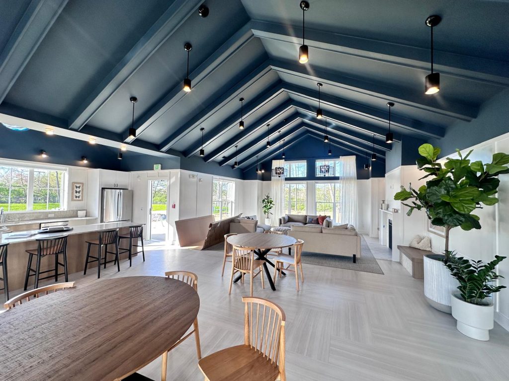 Club-house-interior-painting-5.jpg